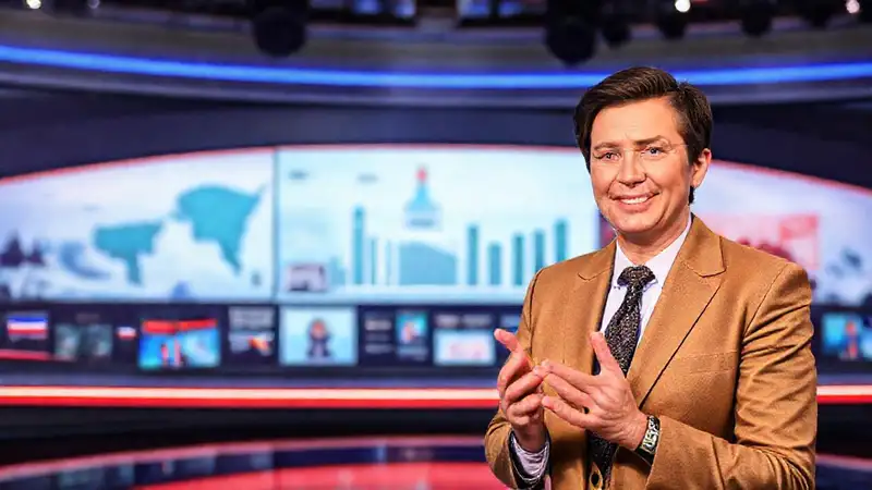 Comunicación política con medios y presentador profesional