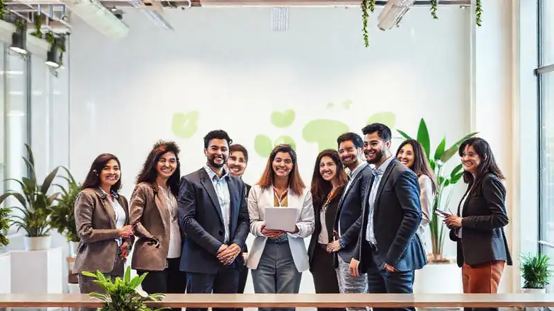 Empresa moderna comprometida con sostenibilidad y diversidad